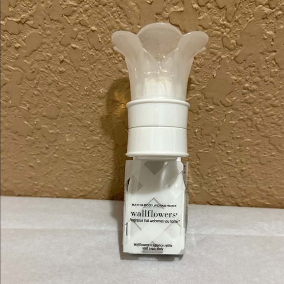 Wallflower | Accents | Nwt Wallflower Elegant White Flower Style ...